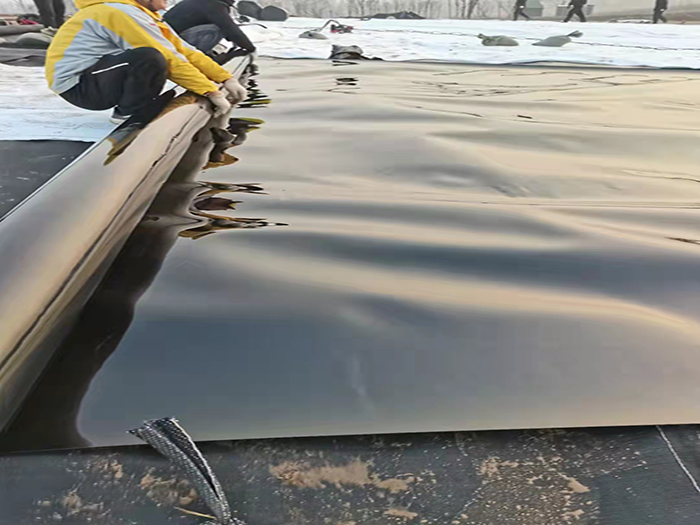 養殖場氧化塘沼氣池防滲土工膜鋪設后鼓包怎么辦