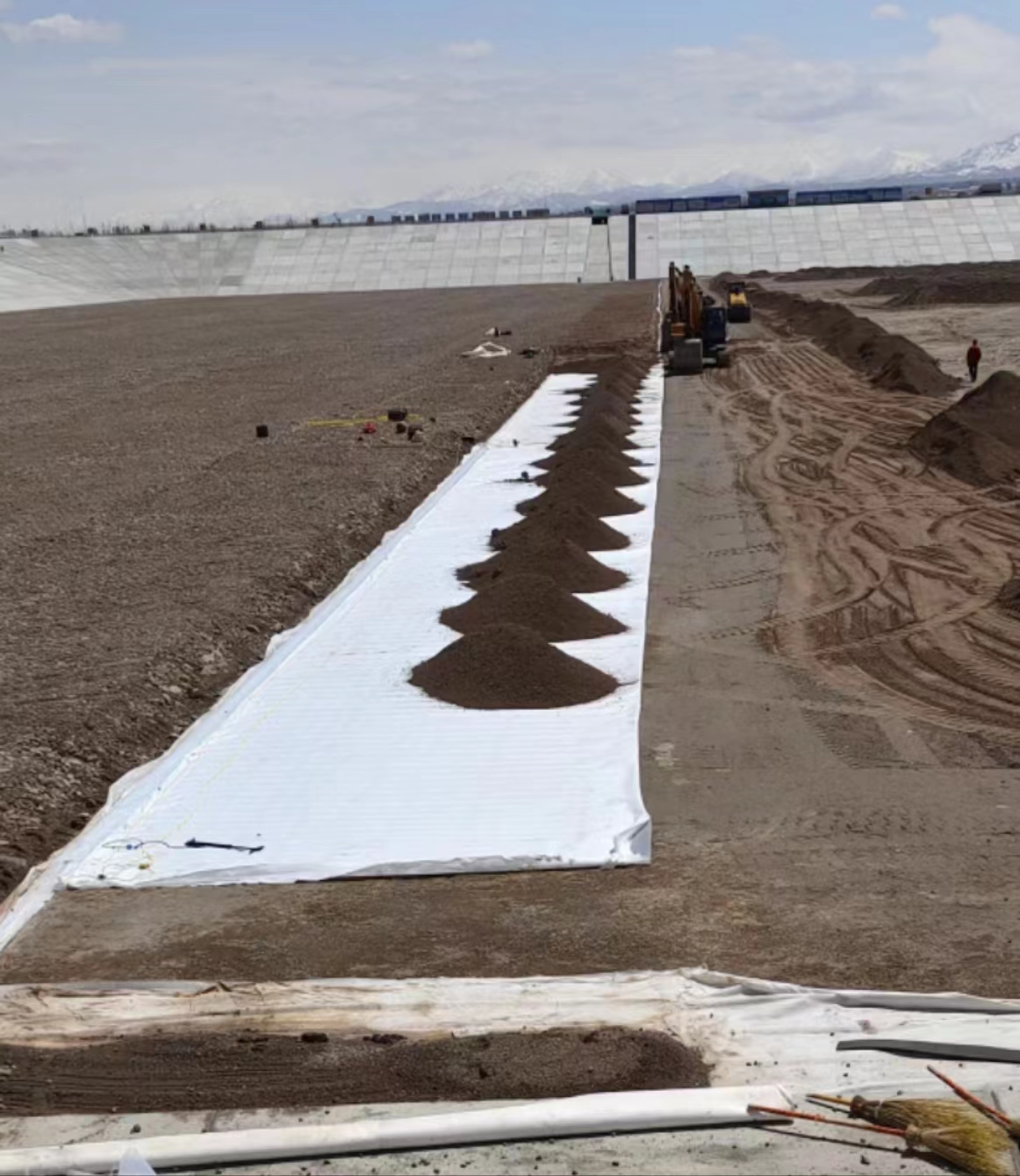 復(fù)合土工膜在水庫項目上的施工鋪設(shè)流程