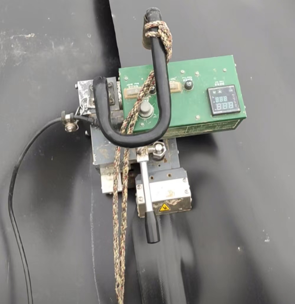 土工膜的鋪設和焊接