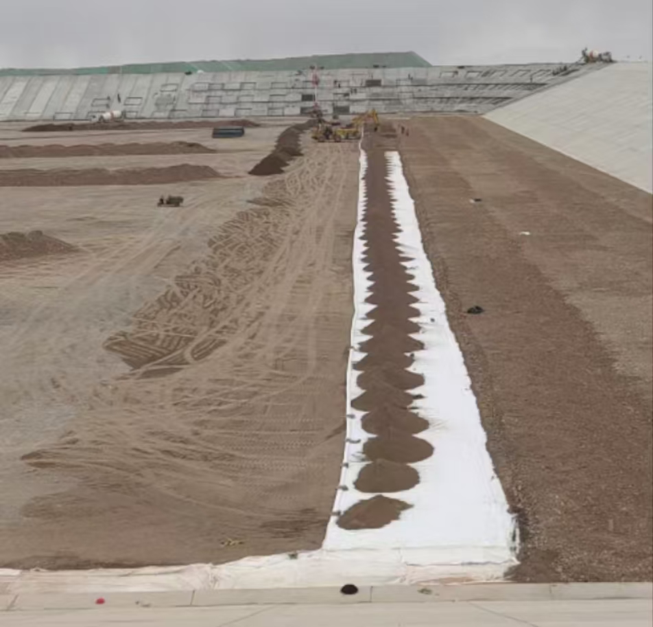 復合土工膜在水利工程中的應用